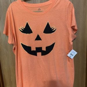 Cute Halloween tee.